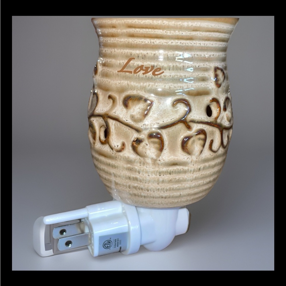 Tuscany Candle Ceramic Plug-In Fragrance Warmer & Night Light -Live Laugh Love - Picture 5 of 13